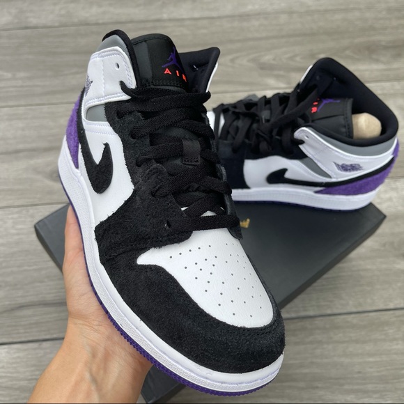 Air Jordan 1 Mid New w Box - Picture 4 of 10